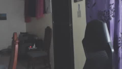 Snapshot of toni2814 chatting on October 24, 3:19 am Antonio online show from October 24, 3:19 am