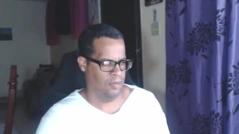 Snapshot of toni2814 chatting on October 20, 2:48 am Antonio online show from October 20, 2:48 am