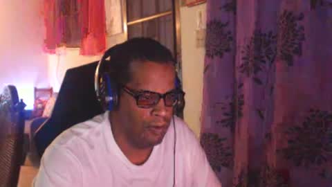 Snapshot of toni2814 chatting on December 29, 2:17 am Antonio online show from December 29, 2:17 am