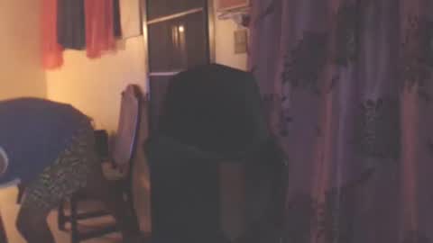 Snapshot of toni2814 chatting on October 13, 2:17 am Antonio online show from October 13, 2:17 am