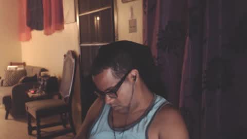 Snapshot of toni2814 chatting on October 19, 2:38 am Antonio online show from October 19, 2:38 am