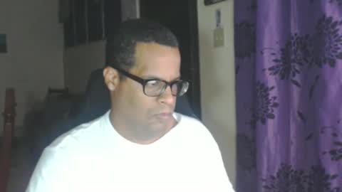 Snapshot of toni2814 chatting on February 5, 2:40 am Antonio online show from February 5, 2:40 am