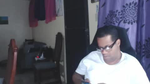 Snapshot of toni2814 chatting on October 23, 3:10 am Antonio online show from October 23, 3:10 am