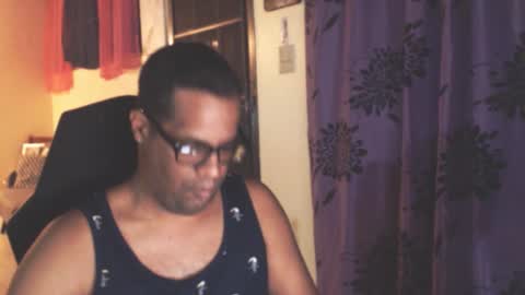 Snapshot of toni2814 chatting on October 18, 2:27 am Antonio online show from October 18, 2:27 am