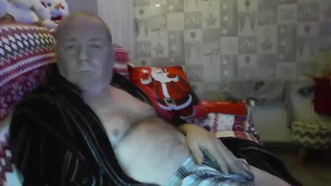 Snapshot of tony14712 chatting on December 23, 2:35 am tony14712 online show from December 23, 2:35 am