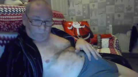Snapshot of tony14712 chatting on December 13, 1:04 am tony14712 online show from December 13, 1:04 am