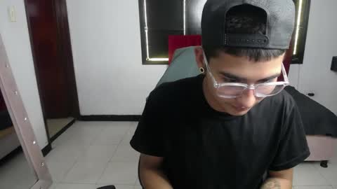 tony_dickdream online show from April 23, 1:46 pm