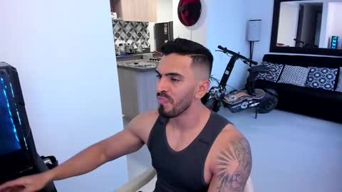Snapshot of tony_muscle1 chatting on March 5, 10:55 pm tony muscle1 online show from March 5, 10:55 pm