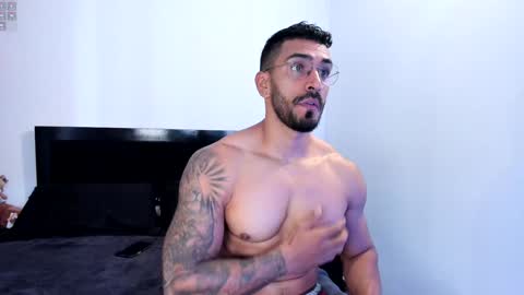 Snapshot of tony_muscle1 chatting on January 30, 7:04 pm tony muscle1 online show from January 30, 7:04 pm