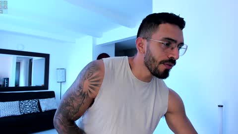 Snapshot of tony_muscle1 chatting on January 6, 9:22 pm tony muscle1 online show from January 6, 9:22 pm