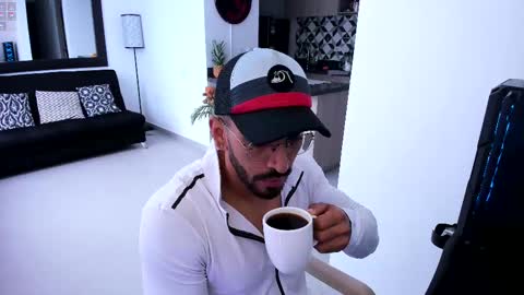 Snapshot of tony_muscle1 chatting on February 9, 12:52 pm tony muscle1 online show from February 9, 12:52 pm