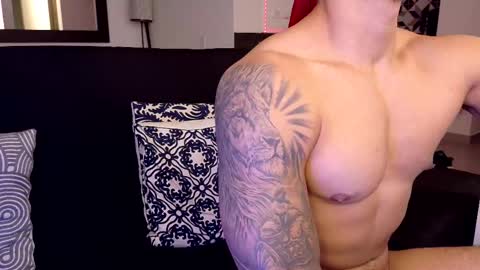 Snapshot of tony_muscle1 chatting on September 23, 11:59 pm tony muscle1 online show from September 23, 11:59 pm