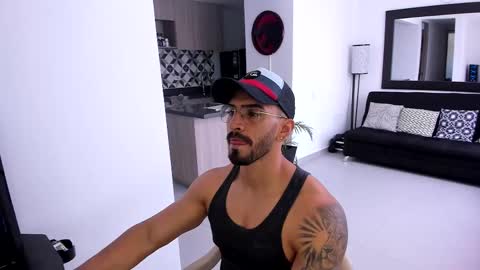 Snapshot of tony_muscle1 chatting on March 9, 5:17 pm tony muscle1 online show from March 9, 5:17 pm