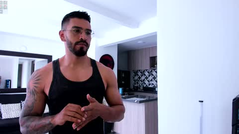 Snapshot of tony_muscle1 chatting on January 14, 7:11 pm tony muscle1 online show from January 14, 7:11 pm