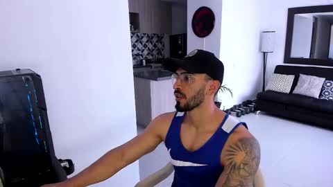 Snapshot of tony_muscle1 chatting on March 2, 5:09 pm tony muscle1 online show from March 2, 5:09 pm