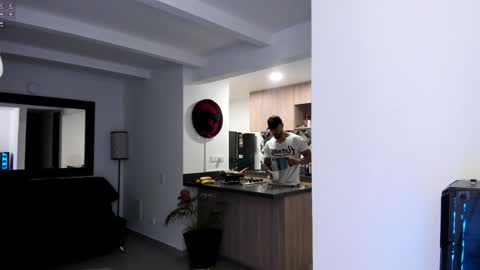Snapshot of tony_muscle1 chatting on February 6, 9:53 am tony muscle1 online show from February 6, 9:53 am