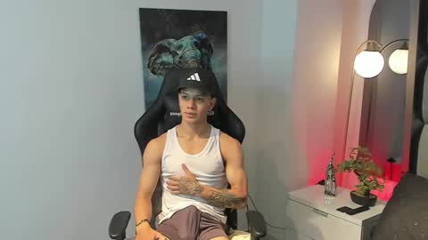Snapshot of tony_petrov chatting on September 28, 1:20 pm tony_petrov online show from September 28, 1:20 pm