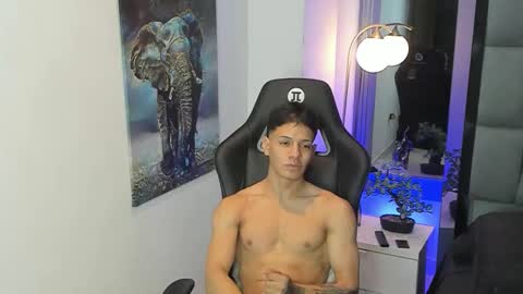 Snapshot of tony_petrov chatting on September 27, 8:23 am tony_petrov online show from September 27, 8:23 am