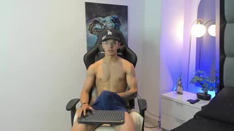 Snapshot of tony_petrov chatting on October 1, 11:36 am tony_petrov online show from October 1, 11:36 am