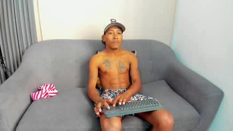 Snapshot of tony_travis chatting on October 14, 8:05 pm TONY online show from October 14, 8:05 pm