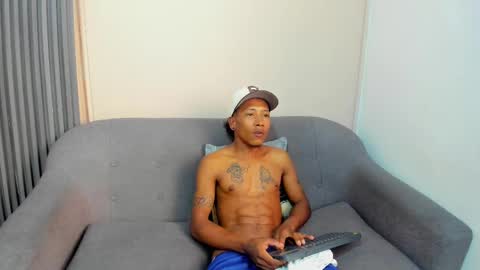 Snapshot of tony_travis chatting on October 4, 8:57 pm TONY online show from October 4, 8:57 pm