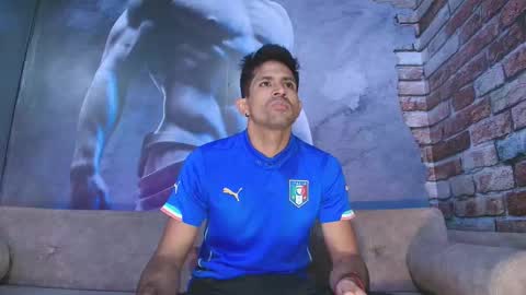 Snapshot of tonycosta_ chatting on October 7, 1:10 am Tony online show from October 7, 1:10 am