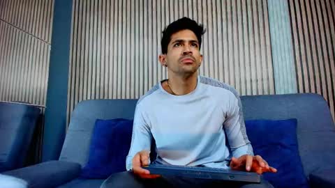 Snapshot of tonycosta_ chatting on October 14, 12:39 am Tony online show from October 14, 12:39 am