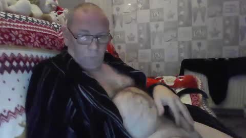 Snapshot of tonygibbson62 chatting on December 7, 11:34 pm tonygibbson62 online show from December 7, 11:34 pm