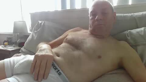 Snapshot of tonygibbson62 chatting on February 5, 9:57 am tonygibbson62 online show from February 5, 9:57 am