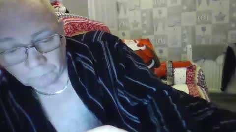 Snapshot of tonygibbson62 chatting on December 13, 12:31 am tonygibbson62 online show from December 13, 12:31 am