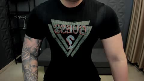 Snapshot of tonywilcoxx chatting on January 6, 6:03 am TonyWilcox online show from January 6, 6:03 am
