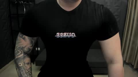 Snapshot of tonywilcoxx chatting on February 1, 5:49 am TonyWilcox online show from February 1, 5:49 am