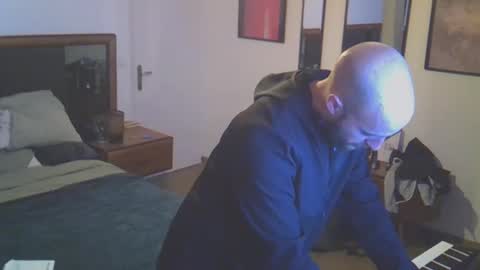 tootsybird online show from April 3, 1:02 am