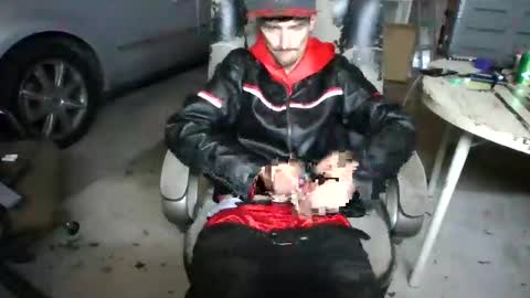 Snapshot of topdogintraining93 chatting on October 6, 7:46 am SagMeOreduceMe online show from October 6, 7:46 am