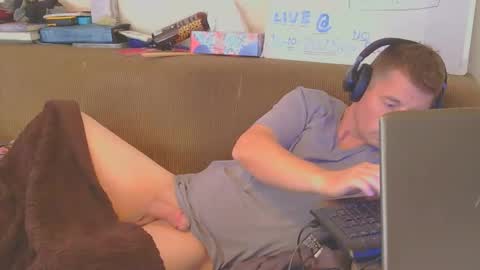 Snapshot of toyboy5546 chatting on October 18, 9:36 am Toyboy online show from October 18, 9:36 am