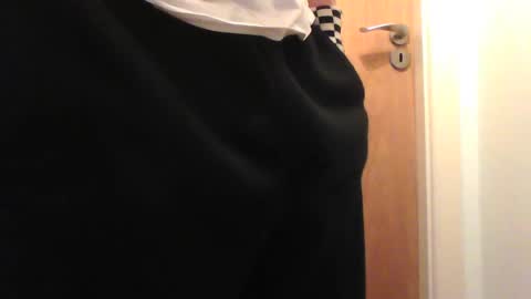 Snapshot of trackielad21 chatting on March 6, 7:36 am trackielad online show from March 6, 7:36 am