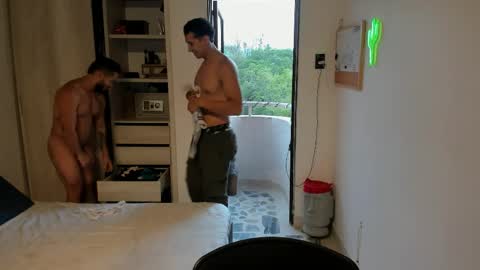 travis bakerr online show from March 28, 10:32 pm