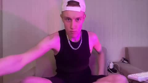 Travis online show from April 19, 9:31 am