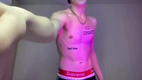 Travis online show from April 10, 7:15 am