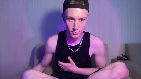 Travis online show from April 21, 9:15 am