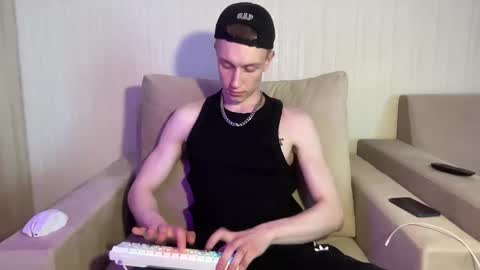 Travis online show from May 2, 9:34 am