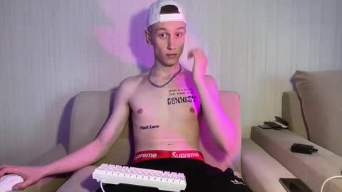 Travis online show from April 20, 9:12 am