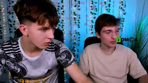 Snapshot of travis_wolf_ chatting on October 12, 7:30 pm Travis online show from October 12, 7:30 pm
