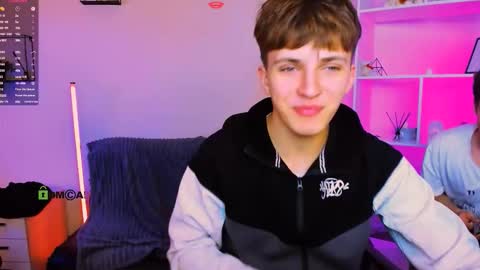 Travis online show from November 13, 8:24 pm