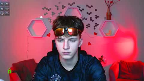 Snapshot of travis_wolf_ chatting on October 15, 6:59 pm Travis online show from October 15, 6:59 pm