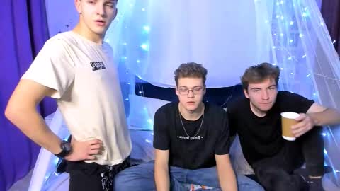 Travis online show from October 18, 7:08 pm