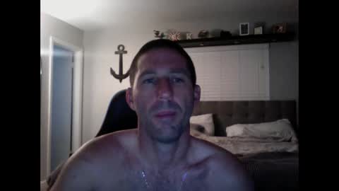 Snapshot of traviskenn chatting on December 18, 12:40 pm TravisKenn online show from December 18, 12:40 pm