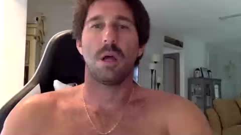 Snapshot of traviskenn chatting on September 15, 6:53 pm TravisKenn online show from September 15, 6:53 pm