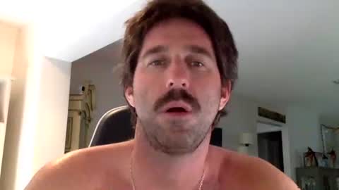 Snapshot of traviskenn chatting on September 29, 6:48 pm TravisKenn online show from September 29, 6:48 pm