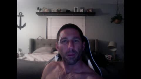 Snapshot of traviskenn chatting on December 23, 1:40 am TravisKenn online show from December 23, 1:40 am